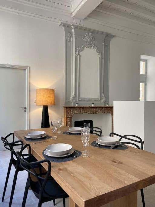 Appartement Avec Ventilateurs Proche Du Palais Des Papes Avignon Exteriör bild