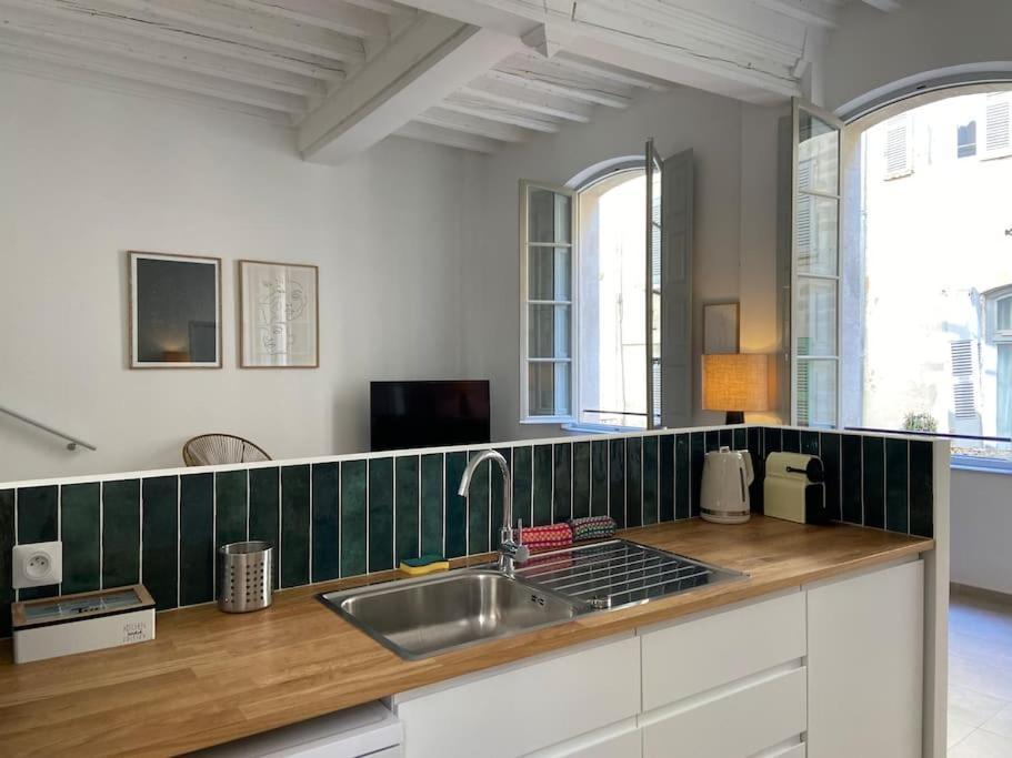 Appartement Avec Ventilateurs Proche Du Palais Des Papes Avignon Exteriör bild