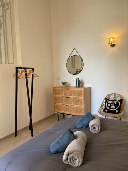 Appartement Avec Ventilateurs Proche Du Palais Des Papes Avignon Exteriör bild